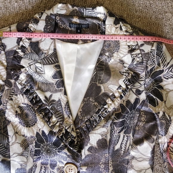 Boho Chic Floral Linen Blazer | size 6 - Picture 5 of 16